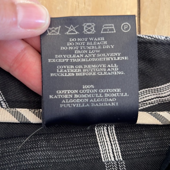 Burberry London 100% Cotton Black and White Nova Check Cropped Short Pants - Picture 10 of 11